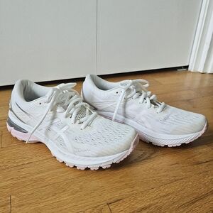 Asics GT-2000 9 women's sneakers size 8